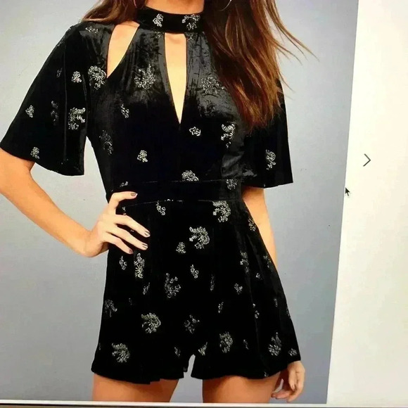 Genevieve Black Velvet Embroidered Romper Lost + Wander size XS - Picture 2 of 12